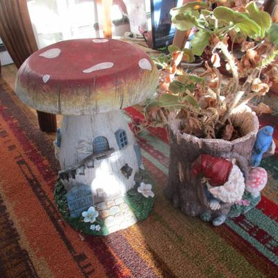 Resin Solar Light Mushroom & Gnome Planter