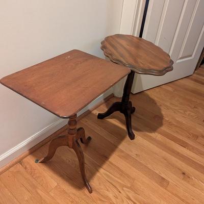 Pair Of Side Tables - Antique Tilt Top Piecrust Table