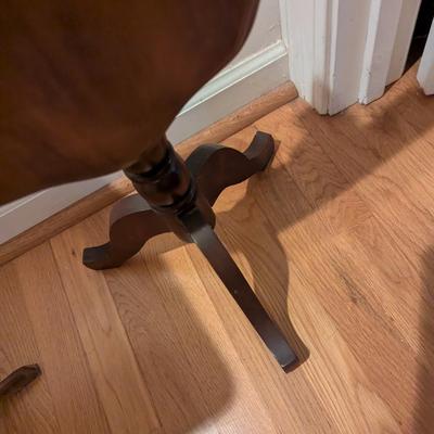 Pair Of Side Tables - Antique Tilt Top Piecrust Table