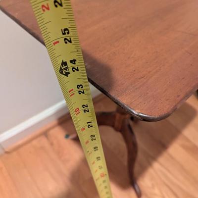 Pair Of Side Tables - Antique Tilt Top Piecrust Table