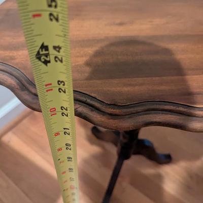Pair Of Side Tables - Antique Tilt Top Piecrust Table