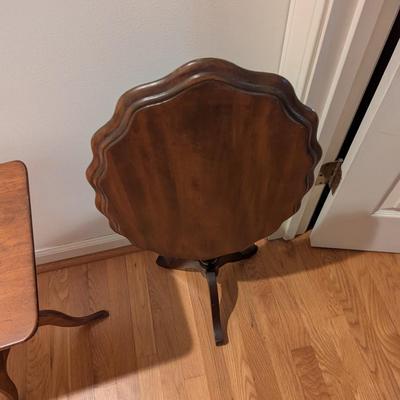 Pair Of Side Tables - Antique Tilt Top Piecrust Table