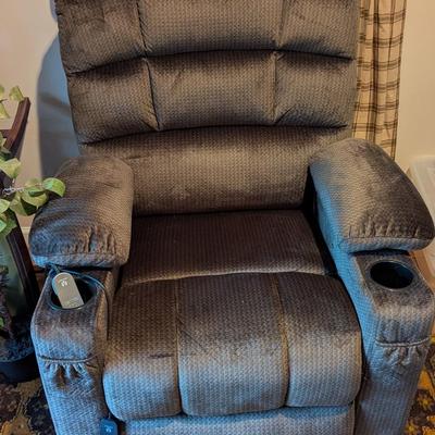 NEW MCombo Medium Dual Motor Power Lift Recliner Chair With Massage And Heat And Cup Holders