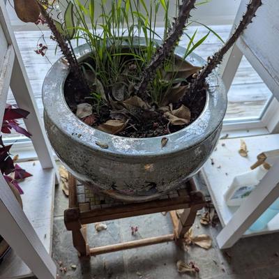Decorative Asian Scene Ceramic Pot