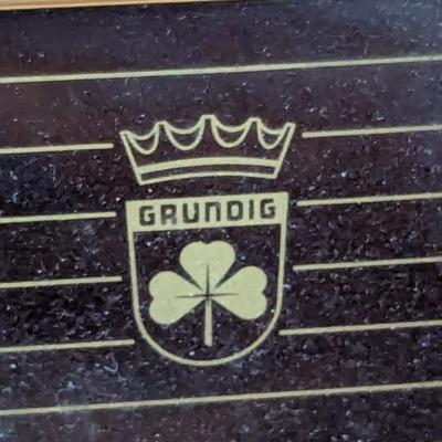 Grundig 5000 AM/FM Radio