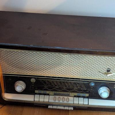Grundig 5000 AM/FM Radio