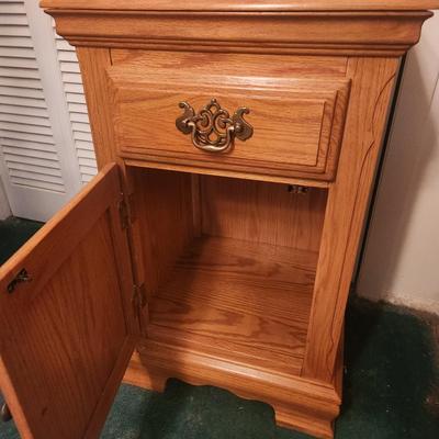 American Signature Side End Table 18x16x28
