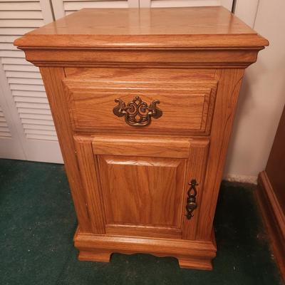 American Signature Side End Table 18x16x28