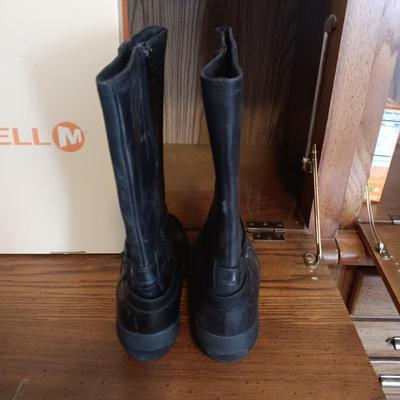 LADIES MERRELL BOOTS SIZE 9.5