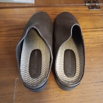 NINE WEST SHORT BOOTS (9.5) AND A PAIR OF MUSHROOM CLOGS (9.5)