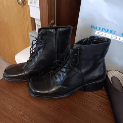 NINE WEST SHORT BOOTS (9.5) AND A PAIR OF MUSHROOM CLOGS (9.5)