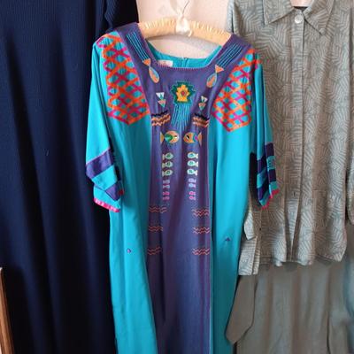 LADIES DRESSES SIZE LARGE AND UP