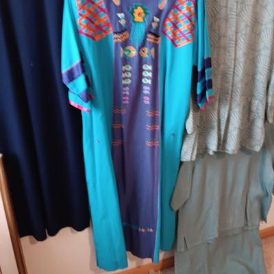 LADIES DRESSES SIZE LARGE AND UP