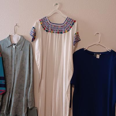 LADIES DRESSES SIZE LARGE AND UP