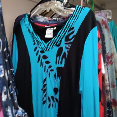 LADIES CASUAL TOPS AND SCARVES SIZE L- XL