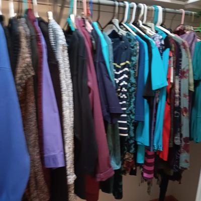 LADIES CASUAL TOPS AND SCARVES SIZE L- XL