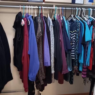 LADIES CASUAL TOPS AND SCARVES SIZE L- XL