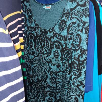 LADIES CASUAL TOPS AND SCARVES SIZE L- XL