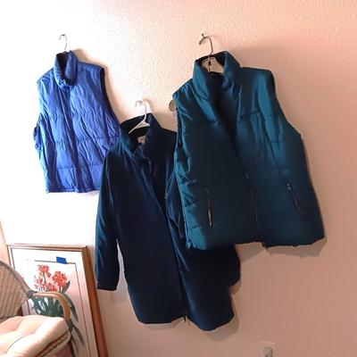 LADIES WINTER VESTS AND COAT SIZE L - XL