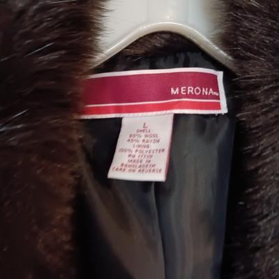 LADIES MERONA WOOL COAT WITH A FAUX FUR COLLAR LARGE