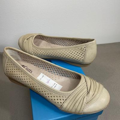 Cliffs by White Mountain 7M NIB Shoes