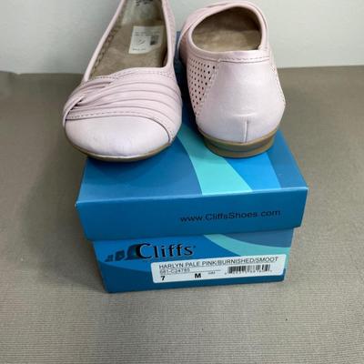 Cliffs by White Mountain Size 7M NIB Pink Flat