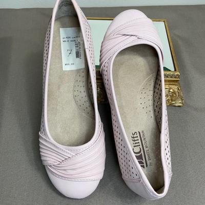 Cliffs by White Mountain Size 7M NIB Pink Flat