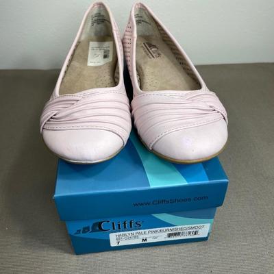 Cliffs by White Mountain Size 7M NIB Pink Flat