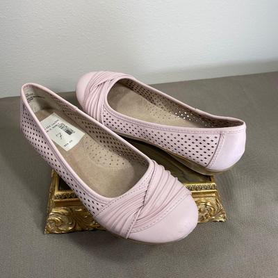Cliffs by White Mountain Size 7M NIB Pink Flat