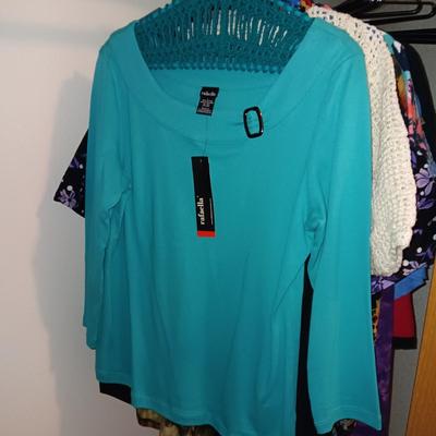 LADIES CASUAL TOPS L - XL