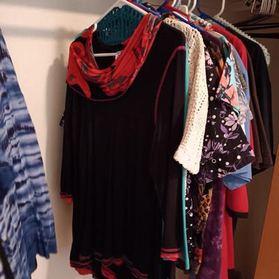 LADIES CASUAL TOPS L - XL