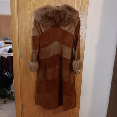 A BLAST FROM THE PAST - WILSON LEATHER LONG COAT WITH FAUX FUR COLLAR (16)