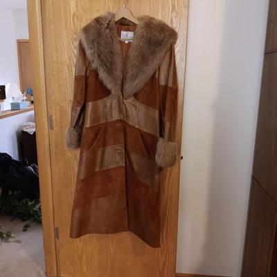 A BLAST FROM THE PAST - WILSON LEATHER LONG COAT WITH FAUX FUR COLLAR (16)