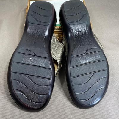 Clarks Leather Thong Sandal 11 NEW!