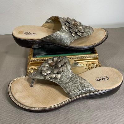 Clarks Leather Thong Sandal 11 NEW!