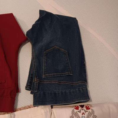 LADIES SHORTS/CAPRIS AND SLACKS SIZE 14