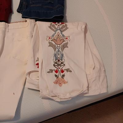 LADIES SHORTS/CAPRIS AND SLACKS SIZE 14