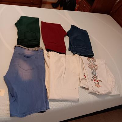 LADIES SHORTS/CAPRIS AND SLACKS SIZE 14