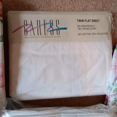 TWIN SIZE SHEETS, PILLOW CASES AND MORE