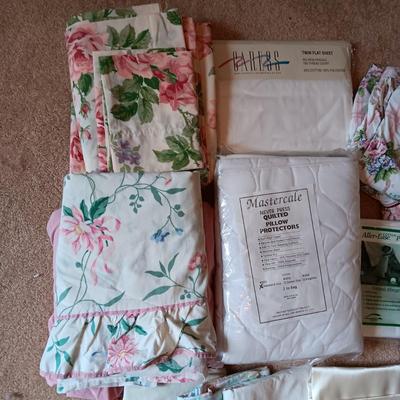 TWIN SIZE SHEETS, PILLOW CASES AND MORE