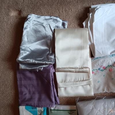 TWIN SIZE SHEETS, PILLOW CASES AND MORE