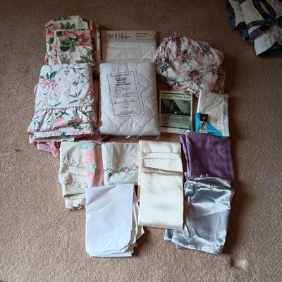 TWIN SIZE SHEETS, PILLOW CASES AND MORE