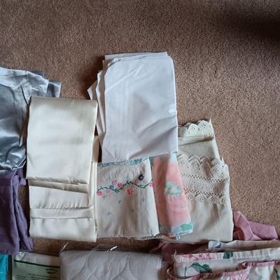 TWIN SIZE SHEETS, PILLOW CASES AND MORE