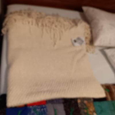 HANDMADE PATCHWORK QUILT QUEEN SIZE, 2 GOOSE DOWN PILLOWS, KNIT THROW AND A NEW 6 IN 1 TRAVEL BLANKET