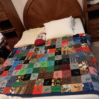 HANDMADE PATCHWORK QUILT QUEEN SIZE, 2 GOOSE DOWN PILLOWS, KNIT THROW AND A NEW 6 IN 1 TRAVEL BLANKET