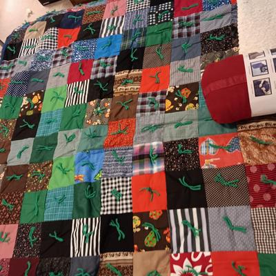 HANDMADE PATCHWORK QUILT QUEEN SIZE, 2 GOOSE DOWN PILLOWS, KNIT THROW AND A NEW 6 IN 1 TRAVEL BLANKET