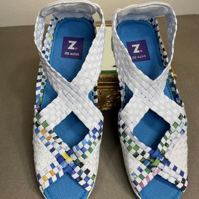 Zee Alexis Webbed Sandals NEW! 7
