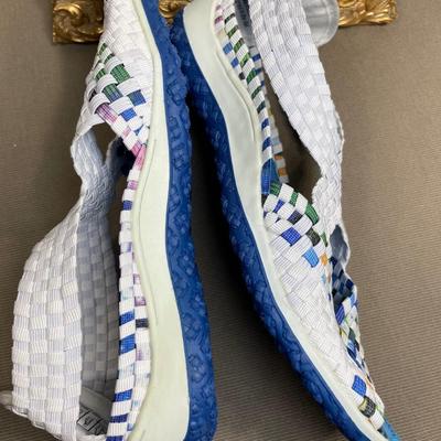 Zee Alexis Webbed Sandals NEW! 7