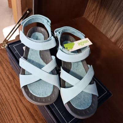 LIKE NEW LADIES LANDS' END AND CLARK'S SANDALS SIZE 9