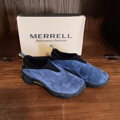 LIKE NEW LADIES MERRELL SLIP ON SHOES SIZE 9